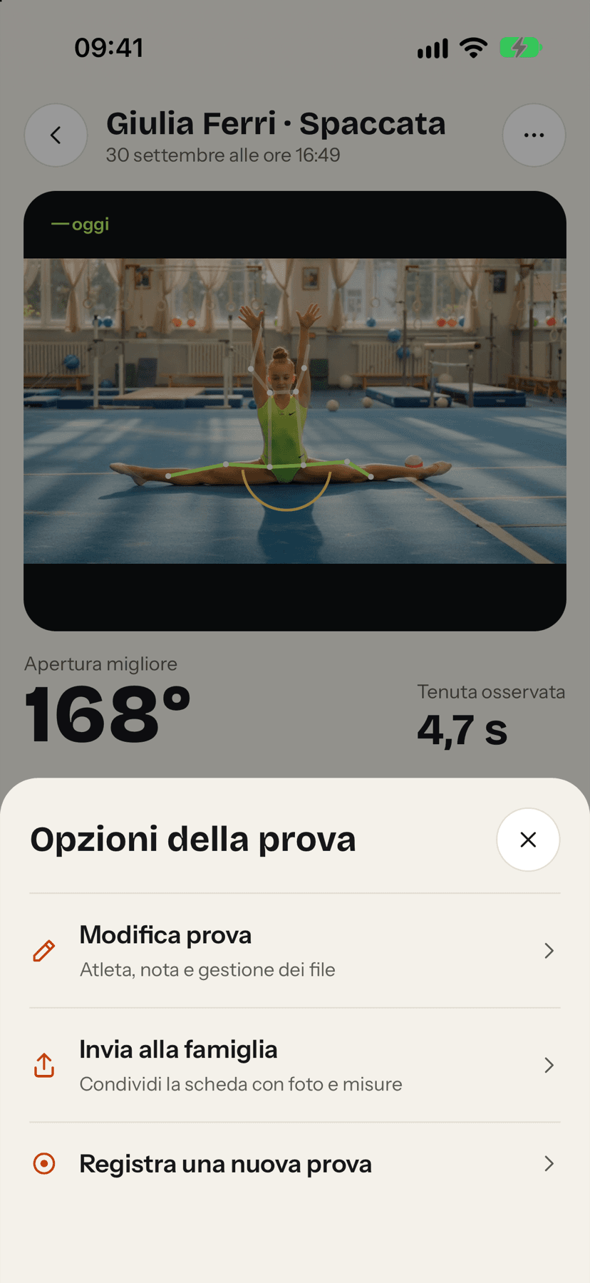 Il menu di una prova con la voce Invia alla famiglia: condividi la scheda con foto e misure